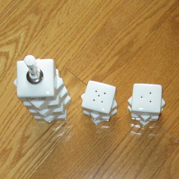 Set of salt and pepper shakers and vinegar bottle - Picture 3 of 3